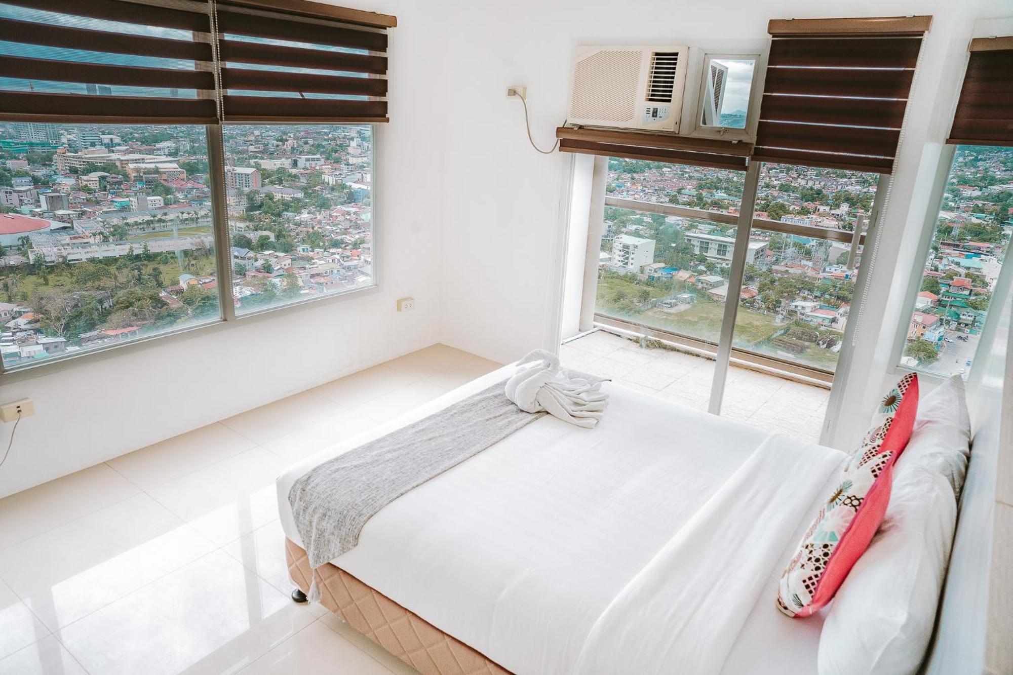Eon Centennial Soho Hotel Cebu ภายนอก รูปภาพ